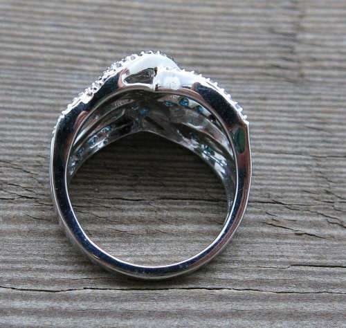 BEAUTIFUL! Ring With Simulated Blue Sapphires 6; 8; 9 US