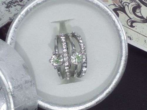 LOVELY! Ring With 1,25 Carrot Simulated Diamonds Size 6 US