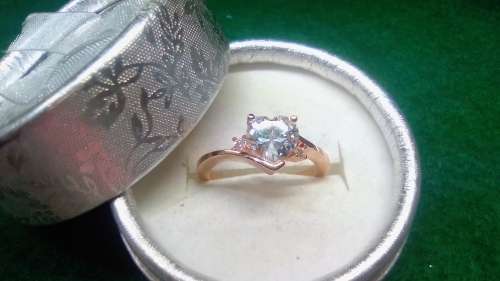 FASCINATING! Tocean Ring With Simulated Diamonds Size 8 US