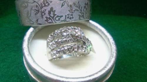EXQUISITE! 1,2ct Simulated Diamond Ring Size 7; 8 US