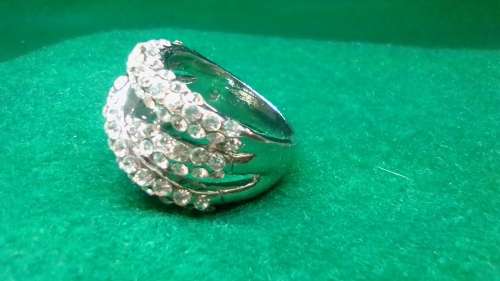 EXQUISITE! 1,2ct Simulated Diamond Ring Size 7; 8 US