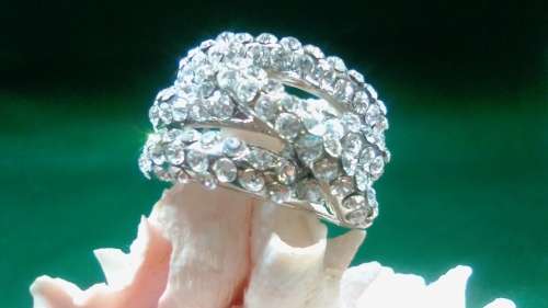EXQUISITE! 1,2ct Simulated Diamond Ring Size 7; 8 US