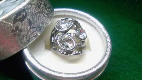 STUNNING! Ring With 3 1.75 Carrot  Simulated Diamonds Size 8 US