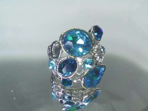 BEAUTIFUL! Ring With Simulated Aquamarines And White Diamonds  7 US