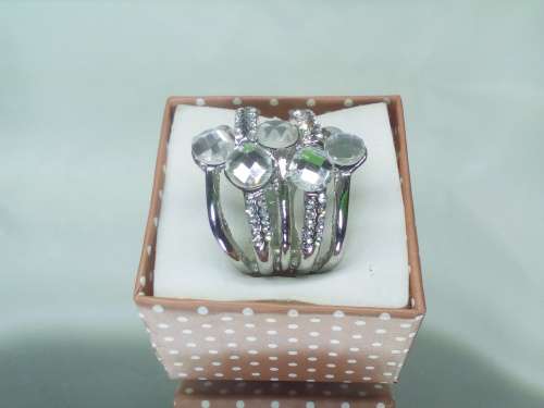 BEAUTIFUL! Ring With 1,75 Carat Simulated White & Blue Diamond Size 8 US