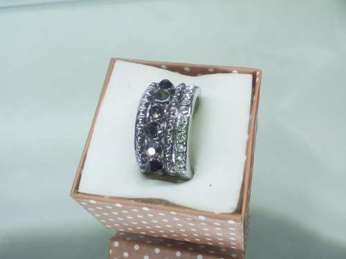 AMAZING! 1,75 Carat Simulated French Lilac Diamonds Size 7 US