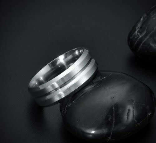 AWESOME! ! 9 mm Silver 100% Titanium Ring Size 6 US / L / 16