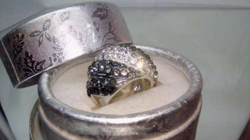 AMAZING! 1,75 Carat Simulated French Lilac Diamonds Size 6 US