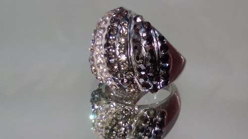 AMAZING! 1,75 Carat Simulated French Lilac Diamonds Size 6 US