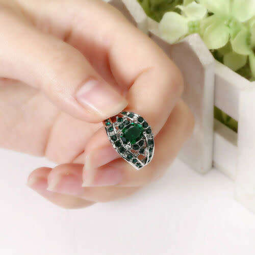 BEAUTIFUL! Ring With 31 1.00 Carat Simulated Emeralds 7 US