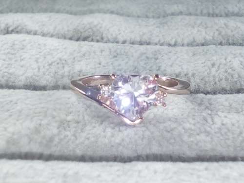 FASCINATING! Tocean Ring With Simulated Diamonds Size 8 US