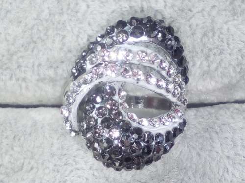 AMAZING! 1,75 Carat Simulated French Lilac Diamonds Size 9 US