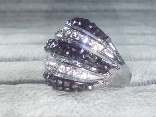 AMAZING! 1,75 Carat Simulated French Lilac Diamonds Size 7 US