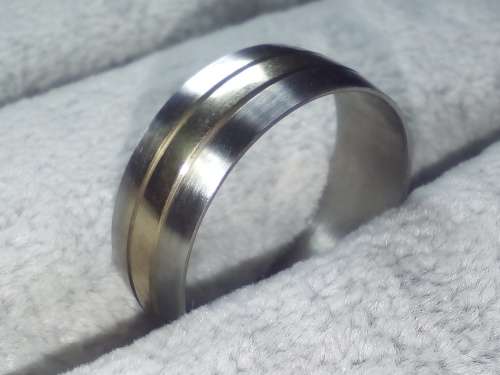 AWESOME! ! 8 mm Silver & Gold 100% Titanium Ring Size 10 US