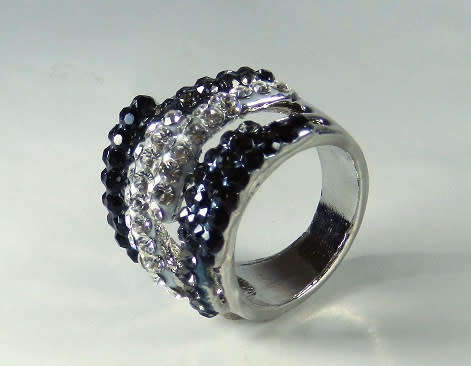 AMAZING! 1,75 Carat Simulated French Lilac Diamonds Size 8 US / P / 18