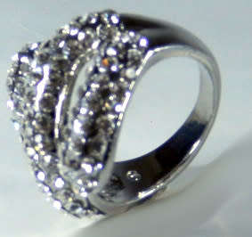 EXQUISITE! 1,25 Carat Simulated Diamond Ring Size 8 US / P / 18
