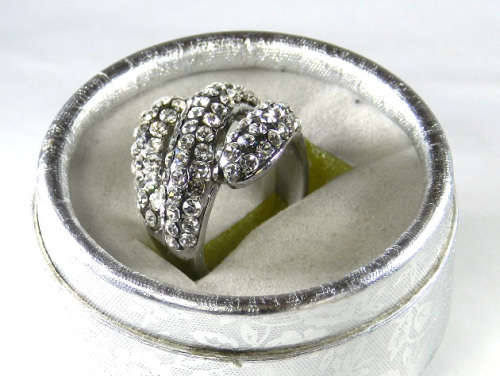 EXQUISITE! 1,25 Carat Simulated Diamond Ring Size 8 US / P / 18