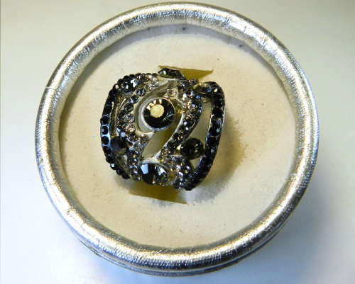 AMAZING! Ring 0,75 Carat Simulated Black & French Lilac Diamonds Size 8 US / P / 18