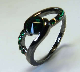 AMAZING! 1,75 Carat Simulated Emeralds Size 8 US/ P