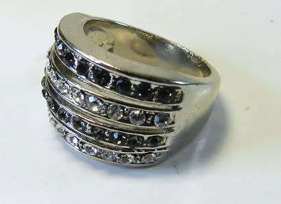 AMAZING! Ring With 1,75 Carat Simulated French Lilac And White Diamonds Size 8 US / P / 18