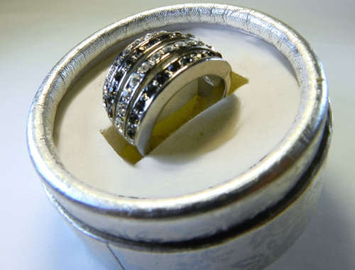 AMAZING! Ring With 1,75 Carat Simulated French Lilac And White Diamonds Size 8 US / P / 18