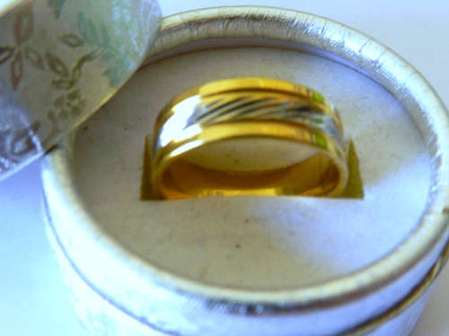 AWESOME! ! 100% Titanium Ring 8 mm Silver & Gold Size 10 US / T / 20