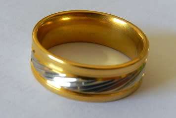 AWESOME! ! 100% Titanium Ring 8 mm Silver & Gold Size 10 US / T / 20