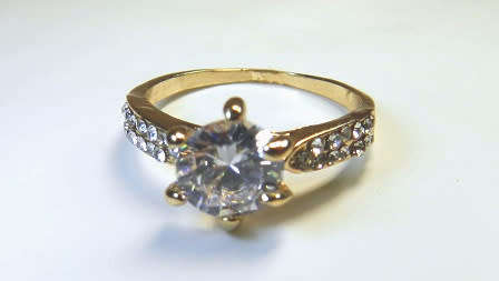 FASCINATING! Tocean Ring With Simulated Diamonds Size 9 US/ R / 19