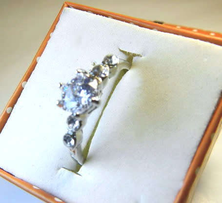 BEAUTIFUL! Ring With 1.00 Carat Simulated Diamonds 8 US / P / 18