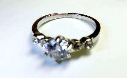 BEAUTIFUL! Ring With 1.00 Carat Simulated Diamonds 8 US / P / 18