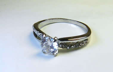 AMAZING! Infinity Ring With 1,25 Carat Hand Crafted Simulated Diamonds Size 8 US / P / 18