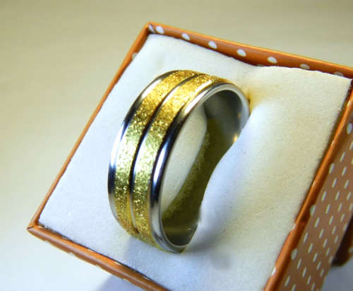 AWESOME! ! 8 mm Gold & Silver 100% Titanium Ring Size 12 US / X / 22