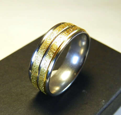 AWESOME! ! 8 mm Gold & Silver 100% Titanium Ring Size 12 US / X / 22