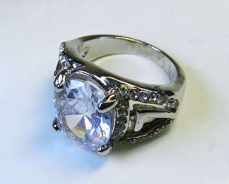 EXQUISITE! 2.00 Carat Simulated Diamond Ring Size 6 US / L / 16