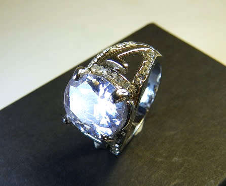 EXQUISITE! 2.00 Carat Simulated Diamond Ring Size 6 US / L / 16