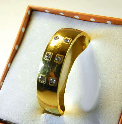 100% Pure Titanium Men's Ring With Simulated Diamonds (Gold) Size 11 US / V / 21