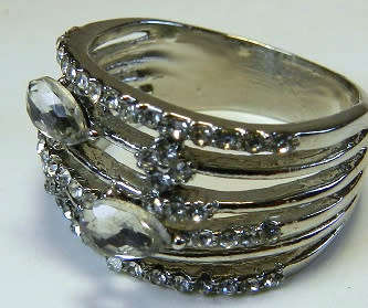 BEAUTIFUL! Ring With 0.75 Carat Simulated  Diamonds Size 9 US / R / 19