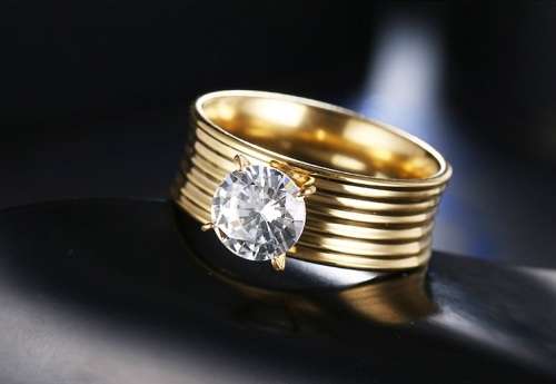 SPARKLING! 100% Titanium Princess Cut Ring With Simulated Diamond Size 8; 9; 10 US