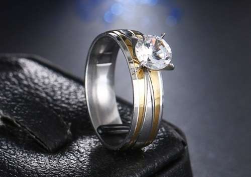 SPARKLING! 100% Pure Titanium Princess Cut Ring With Simulated Diamond *R 1099* Size 9; 10; 11 US