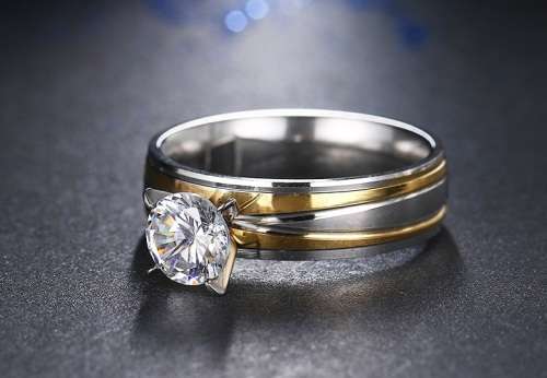 SPARKLING! 100% Pure Titanium Princess Cut Ring With Simulated Diamond *R 1099* Size 9; 10; 11 US