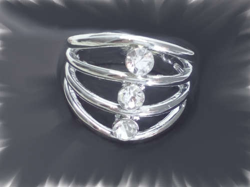 BEAUTIFUL! Ring With 3 1,75 Carat Simulated Diamonds *R 699* Size 8 US / P / 18