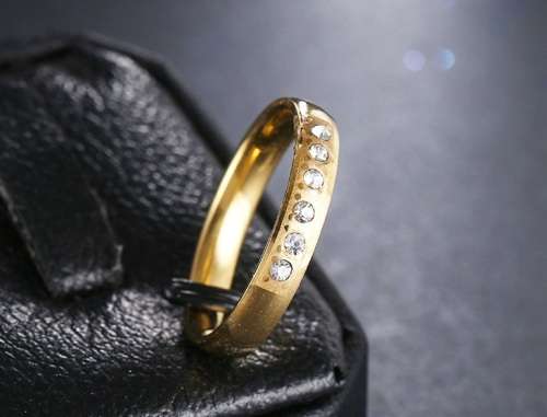 Titanium Ring With Simulated Diamonds (Gold) 8 mm **R 999**  Size 8; 11 US