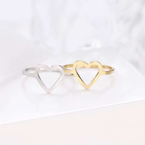 Titanium Heart Ring Size 9; 10 US *R 599* (SILVER)