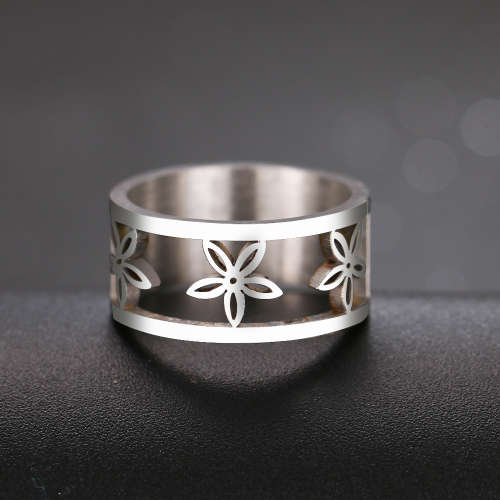 RETAIL PRICE: R 999 (NEVER FADE) Titanium Flower Ring Size 10 US (SILVER ONLY)