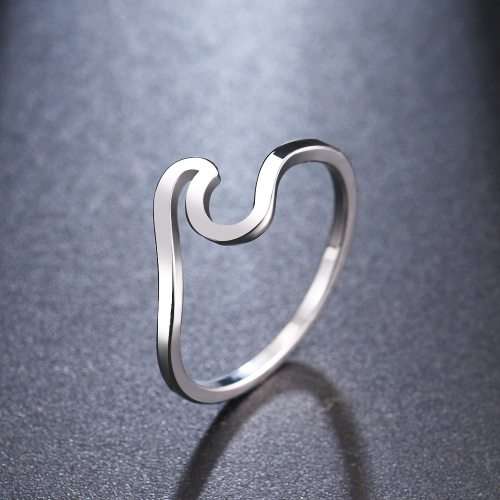 RETAIL PRICE:R 999 (NEVER FADE)Titanium Wave Ring Size 8 US (SILVER ONLY)