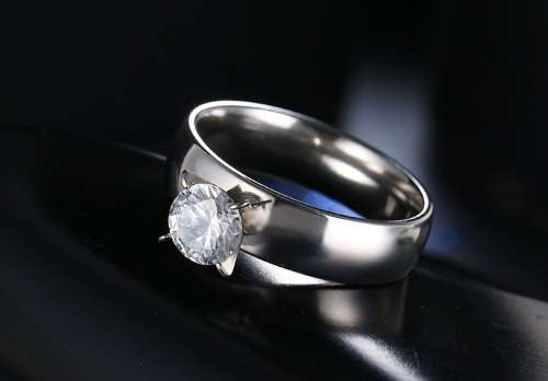 Titanium Princess Cut Ring With Simulated Diamond Size 8; 9 US *R 599* (SILVER)