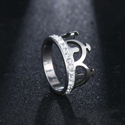 RETAIL PRICE: R 2 599 Titanium Crown Ring With Simulated Diamonds (SILVER) Size  7 US