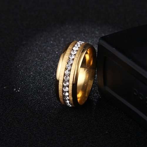 RETAIL PRICE: R 2 199 Titanium Ring With Simulated Diamonds Size 9 US (GOLD ONLY)