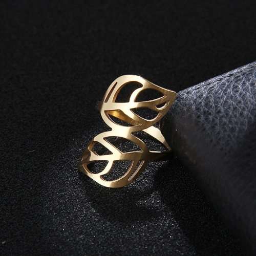 RETAIL PRICE: R 1 199 Titanium Leaf Ring Size 10 US (SILVER ONLY)