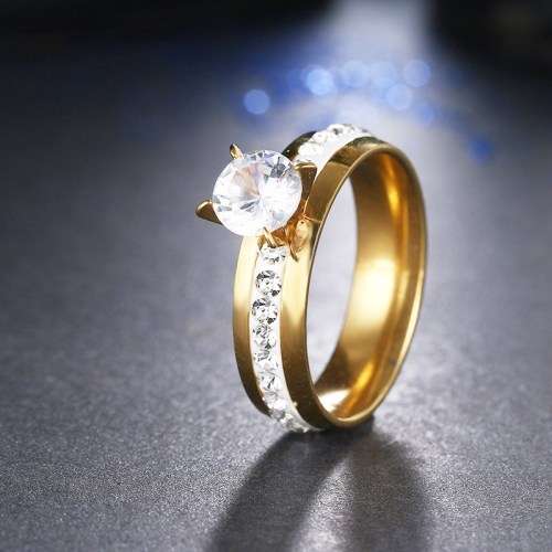 Retail price: R 2 399 Titanium Princess Cut Ring With Simulated Diamonds Size 7;9 US (GOLD ONLY)